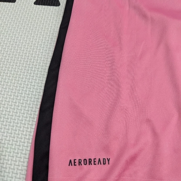 Inter Miami Messi #10 Adidas Jersey & Shorts Kit - Picture 8 of 11